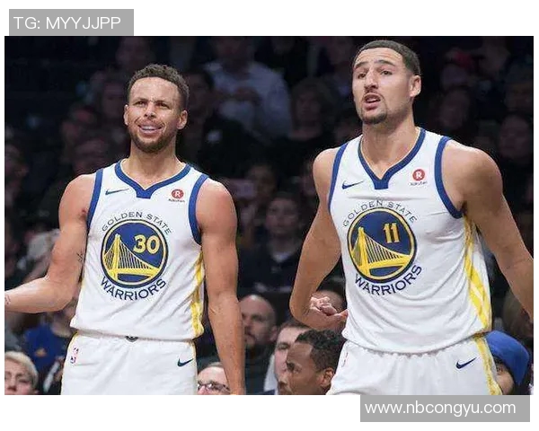 黄金双枪对决水花兄弟谁能在赛场上笑到最后争夺篮球荣耀